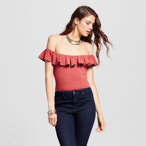 🌼 off shoulder bodysuit🌼